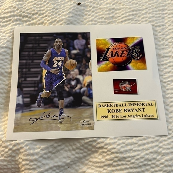 Kobe Bryant NBA Original Autographed Photos - Picture 1 of 2
